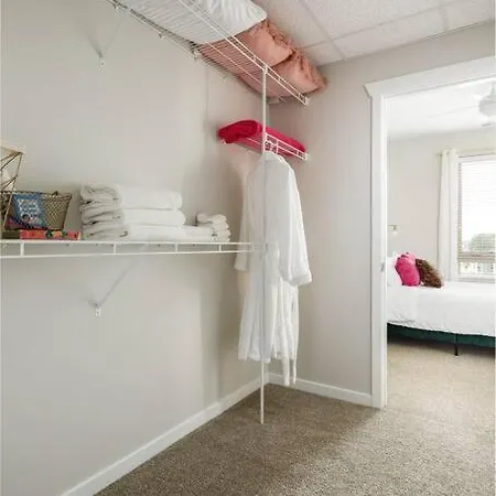 Fun & Trendy Condo Close To Downtown And The Beach Traverse City Exterior photo